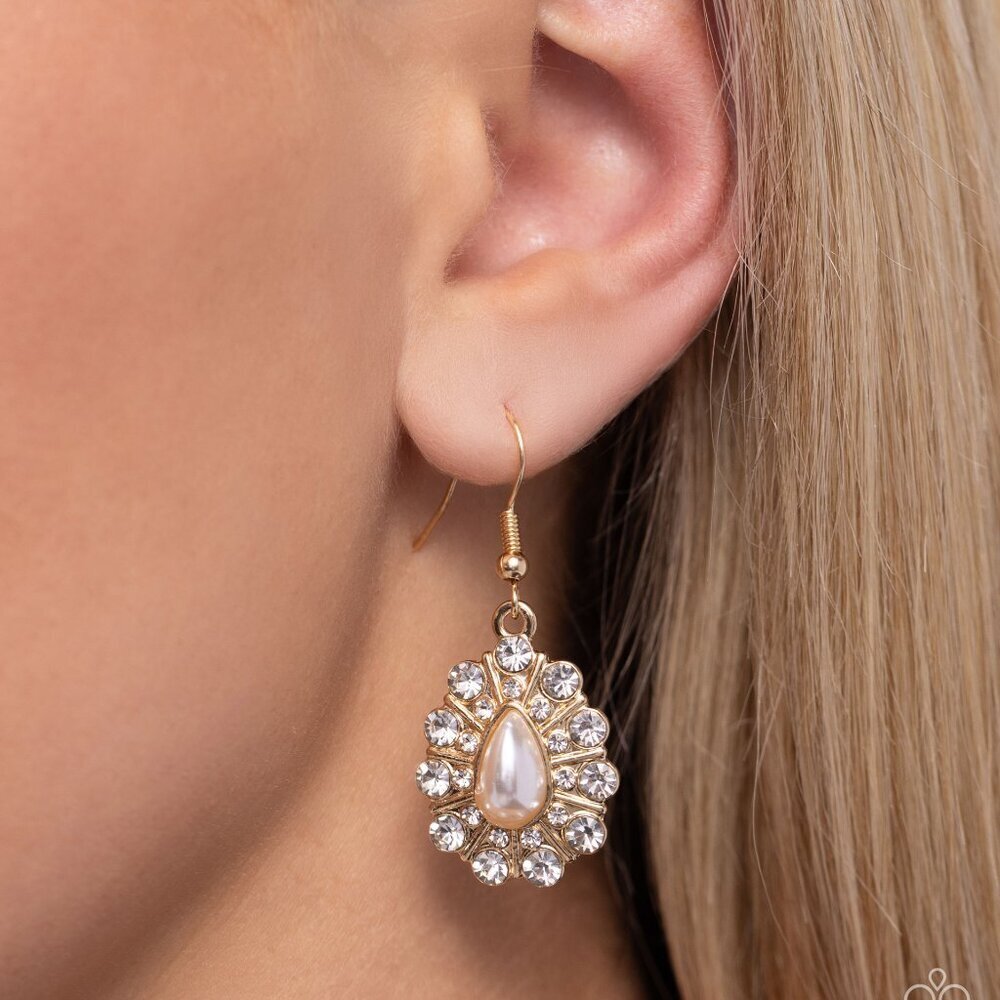 Paparazzi Jewelry Accessories - Extroverted Elegance - Gold Earrings - NEW!!